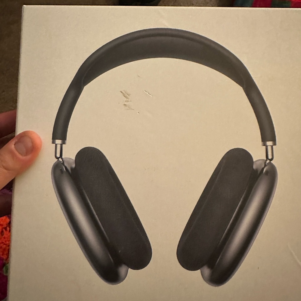 Air pod headset. Just received it seems to be in PERFECT CONDITION
